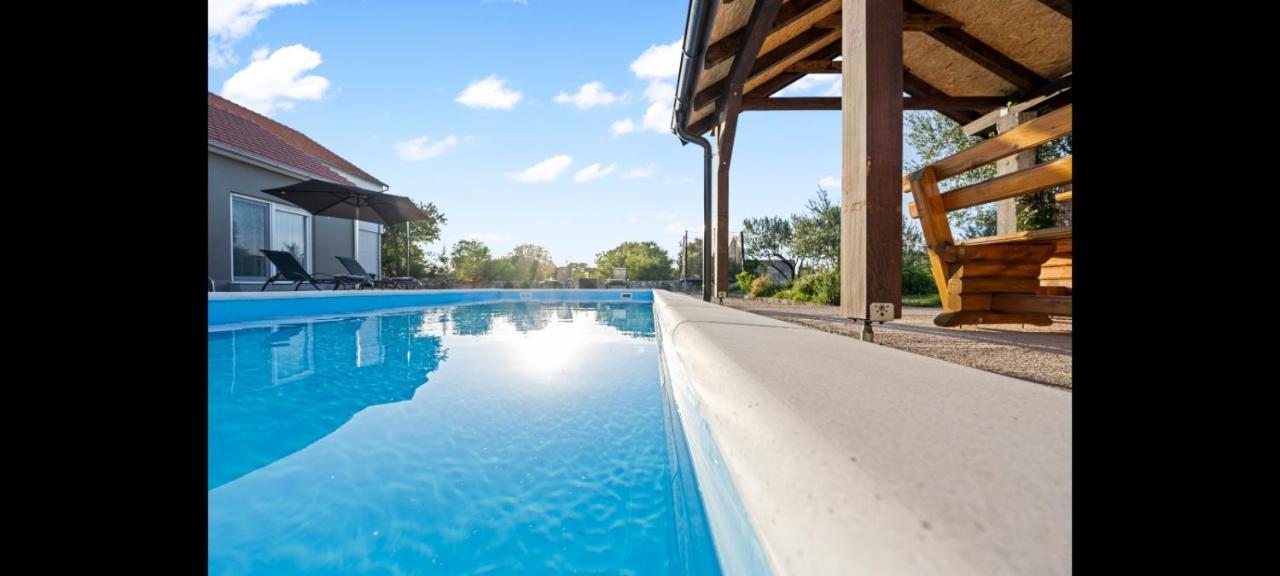 Olive Tree House With Jacuzzi, Wifi And 40M2 Pool Villa Siritovci Exterior photo