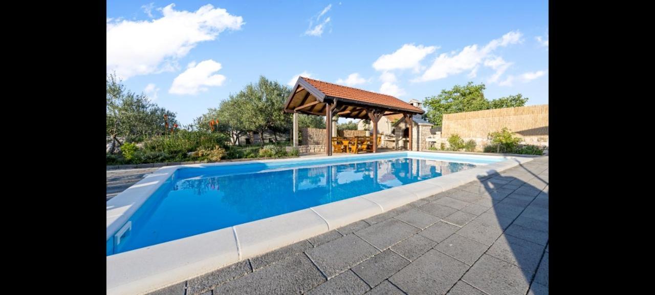Olive Tree House With Jacuzzi, Wifi And 40M2 Pool Villa Siritovci Exterior photo