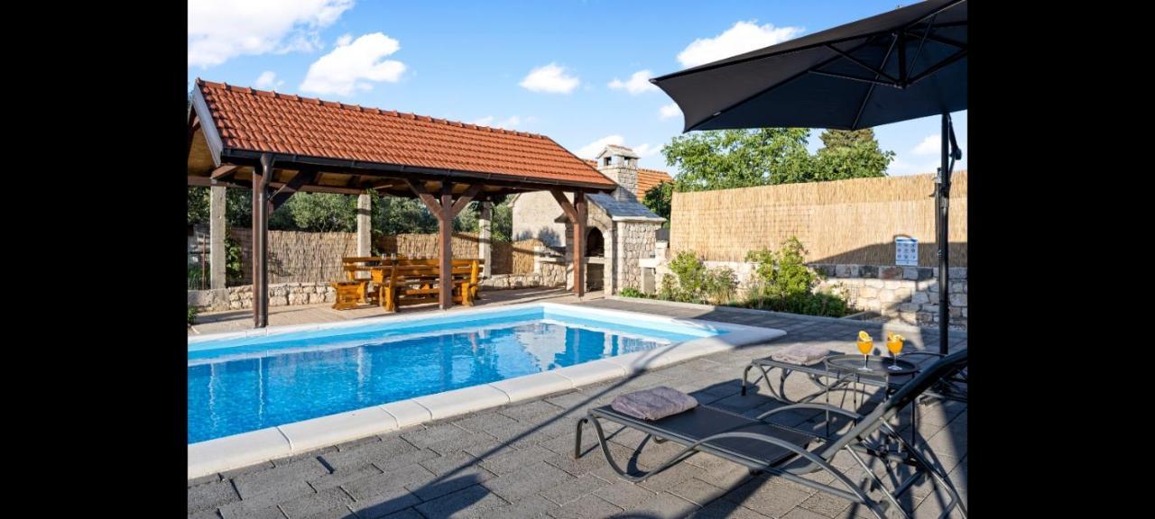 Olive Tree House With Jacuzzi, Wifi And 40M2 Pool Villa Siritovci Exterior photo