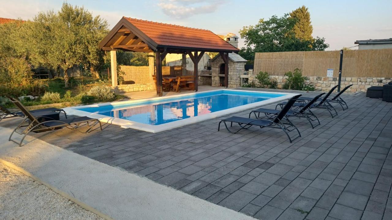 Olive Tree House With Jacuzzi, Wifi And 40M2 Pool Villa Siritovci Exterior photo