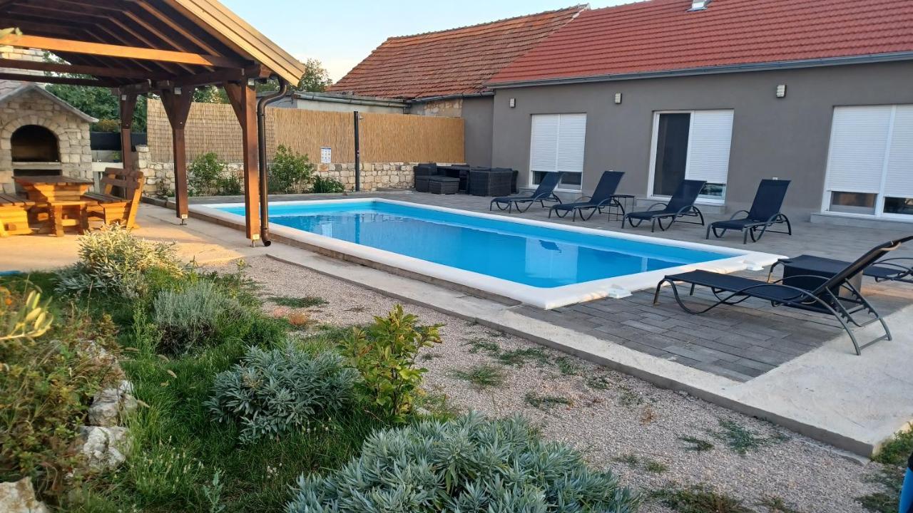 Olive Tree House With Jacuzzi, Wifi And 40M2 Pool Villa Siritovci Exterior photo