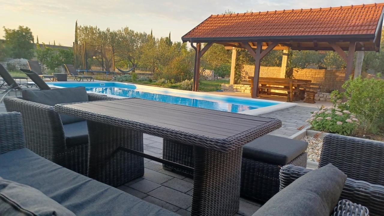 Olive Tree House With Jacuzzi, Wifi And 40M2 Pool Villa Siritovci Exterior photo