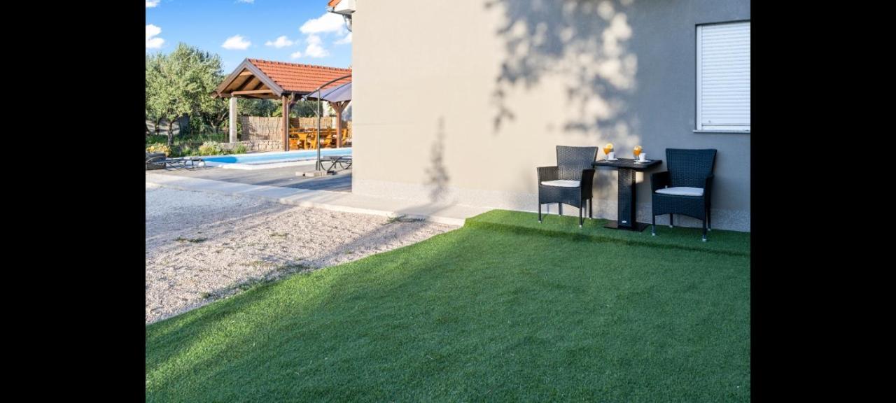 Olive Tree House With Jacuzzi, Wifi And 40M2 Pool Villa Siritovci Exterior photo