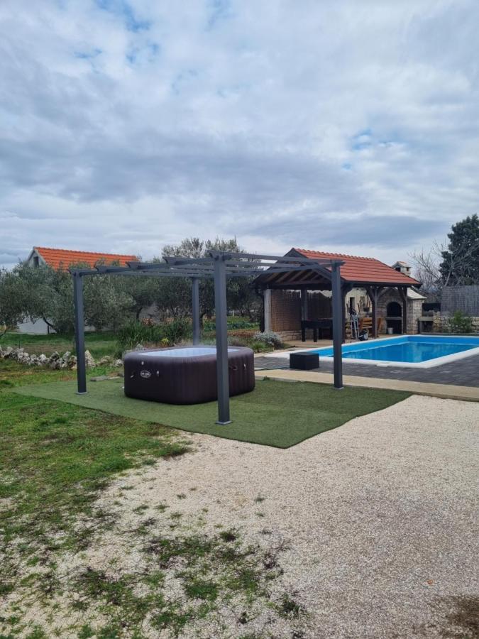 Olive Tree House With Jacuzzi, Wifi And 40M2 Pool Villa Siritovci Exterior photo