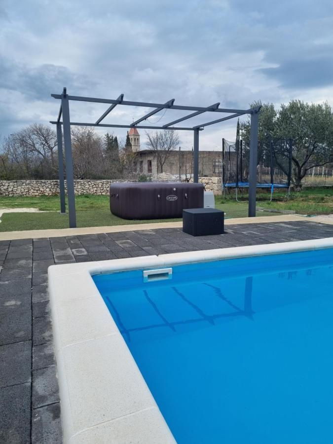 Olive Tree House With Jacuzzi, Wifi And 40M2 Pool Villa Siritovci Exterior photo