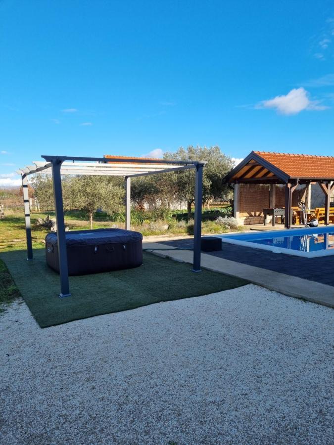 Olive Tree House With Jacuzzi, Wifi And 40M2 Pool Villa Siritovci Exterior photo