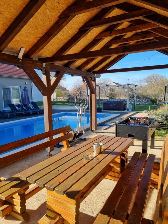 Olive Tree House With Jacuzzi, Wifi And 40M2 Pool Villa Siritovci Exterior photo